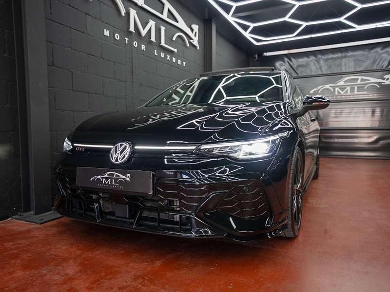 Usado VW Golf VIII GTI 300 CV (220 kW) 2025 Negro Utilitario