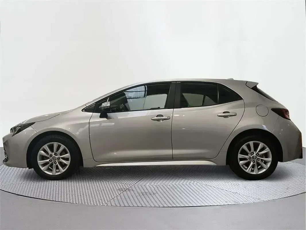 Begagnad Toyota Corolla Active 140 HK (102 kW) 2023 Halvkombi