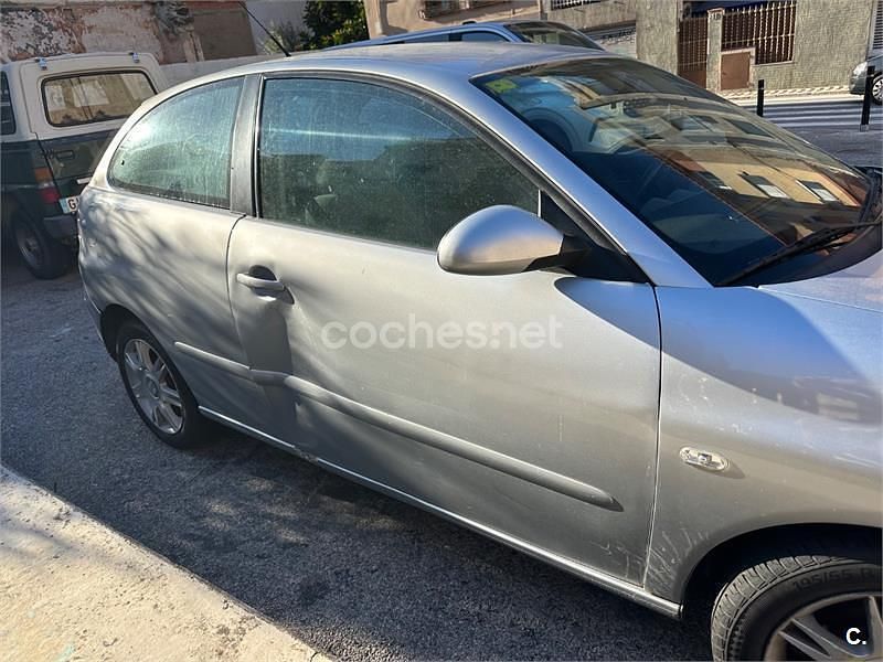 Usado Seat Ibiza Stella 75 CV (55 kW) 2002 Gris / plata Utilitario