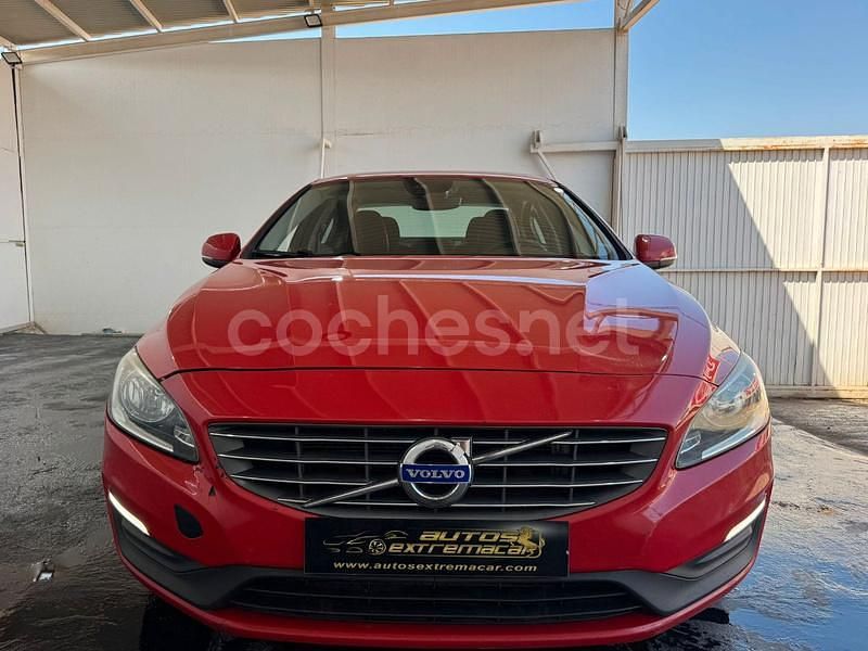 Usado Volvo S60 Momentum 150 CV (110 kW) 2018 Rojo Berlina