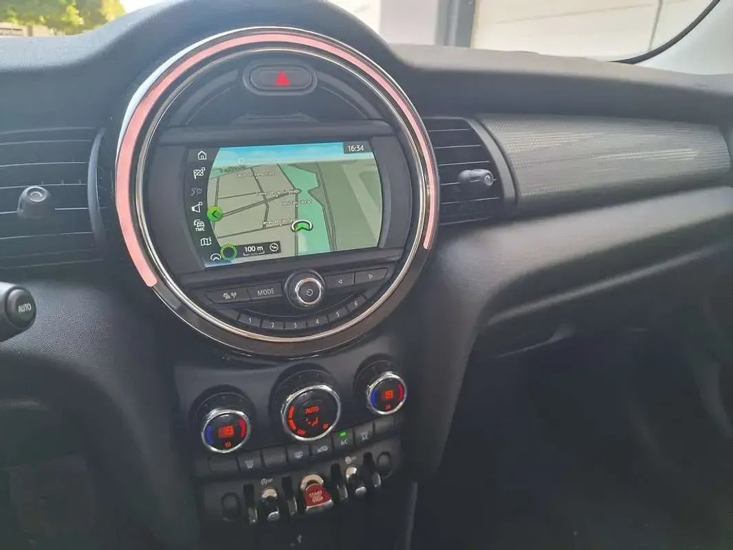 Usado Mini Cooper 136 CV (100 kW) 2019 Gris Utilitario
