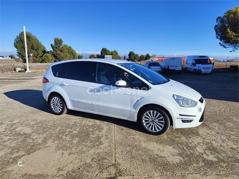 Usado Ford S-MAX Trend 140 CV (102 kW) 2015 Blanco Monovolumen