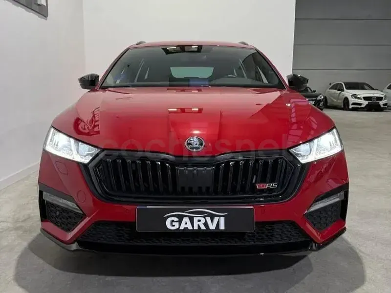 Usado Skoda Octavia RS 245 CV (180 kW) 2021 Rojo Familiar