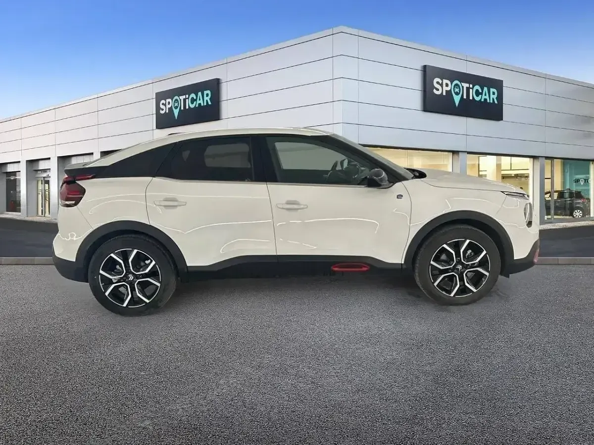 Käytetty Citroën e-C4 Feel 100 kW (136 HP) 2023 Valkoinen Sedan