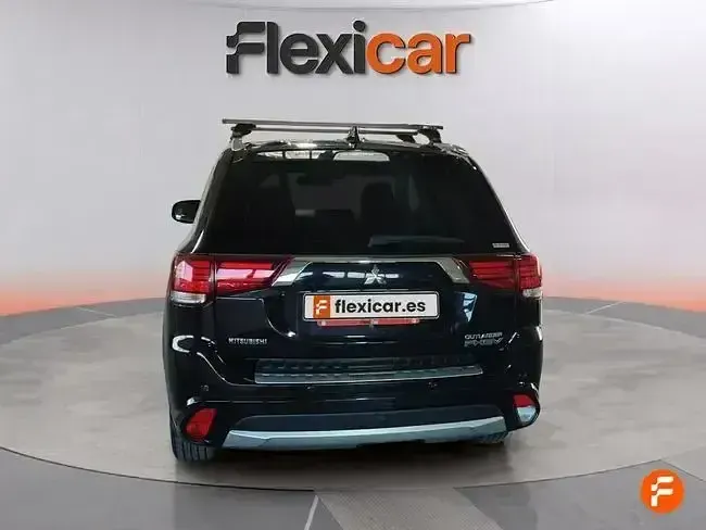Usado Mitsubishi Outlander P-HEV 203 CV (149 kW) 2018 Negro