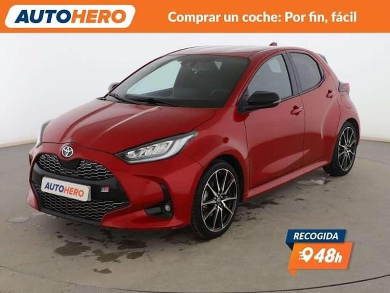 Usado Toyota Yaris Hybrid Sport 116 CV (85 kW) 2022 Rojo Berlina