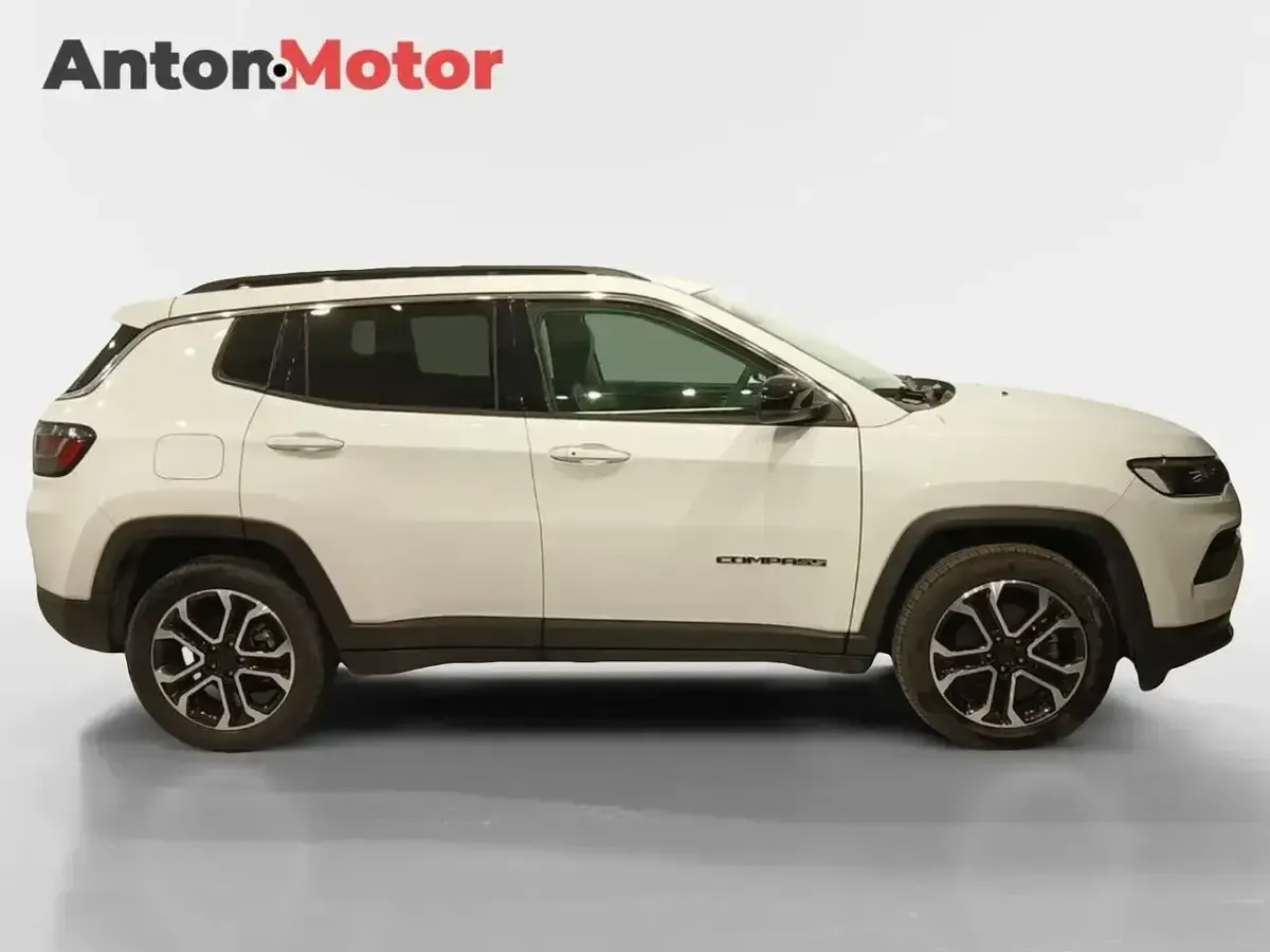 Käytetty Jeep Compass Limited 130 HP (95 kW) 2023 Valkoinen Katumaasturi