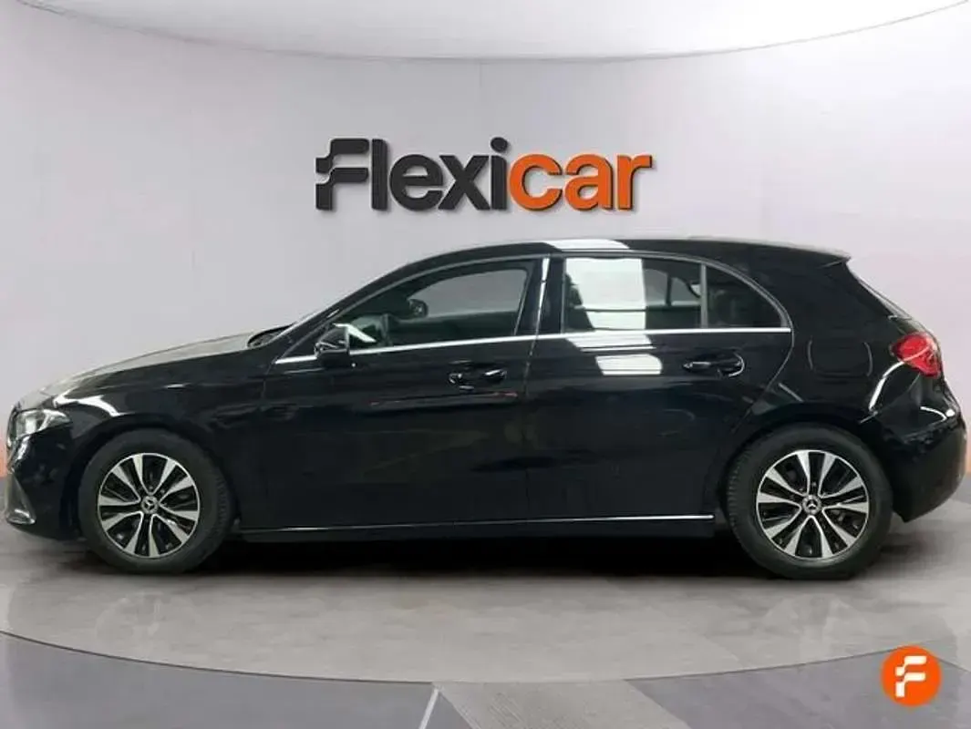 Usado Mercedes A180 116 CV (85 kW) 2020 Negro Utilitario