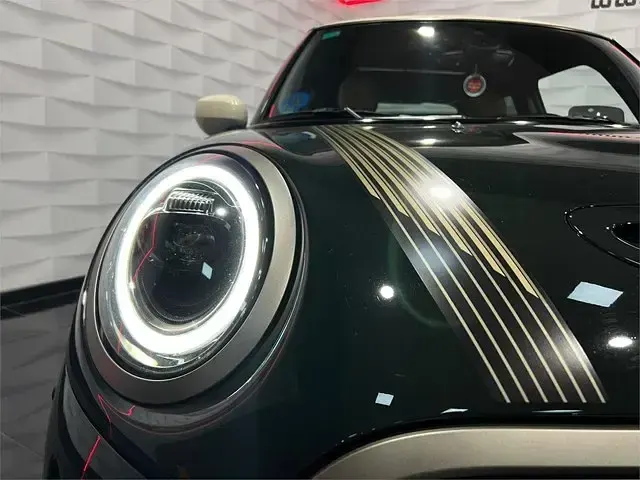 Usado Mini Cooper SE Resolute Edition 135 kW (184 CV) 2022 Verde Utilitario