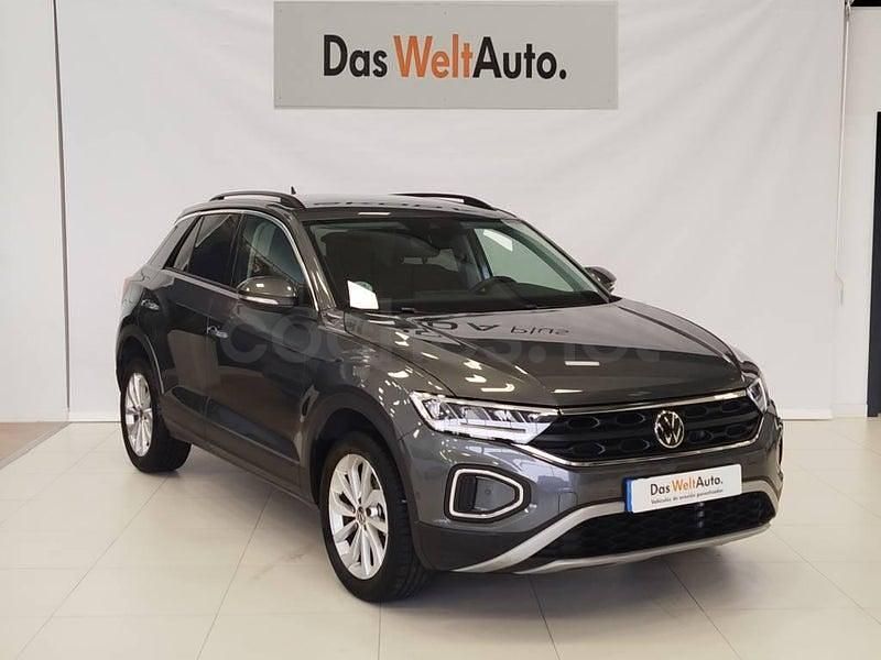 Usado VW T-Roc Life 110 CV (80 kW) 2022 Gris / plata SUV