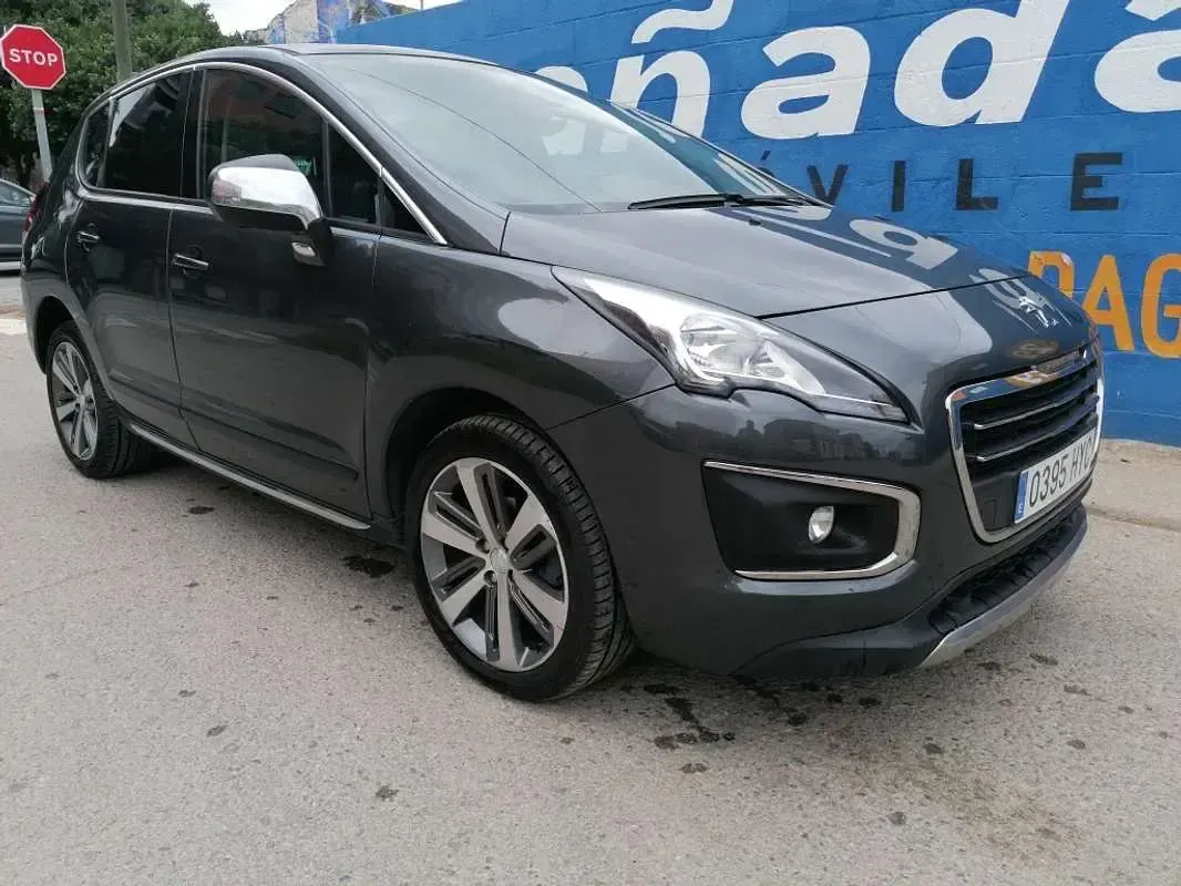 Usado Peugeot 3008 Allure 120 CV (88 kW) 2014 Gris Familiar
