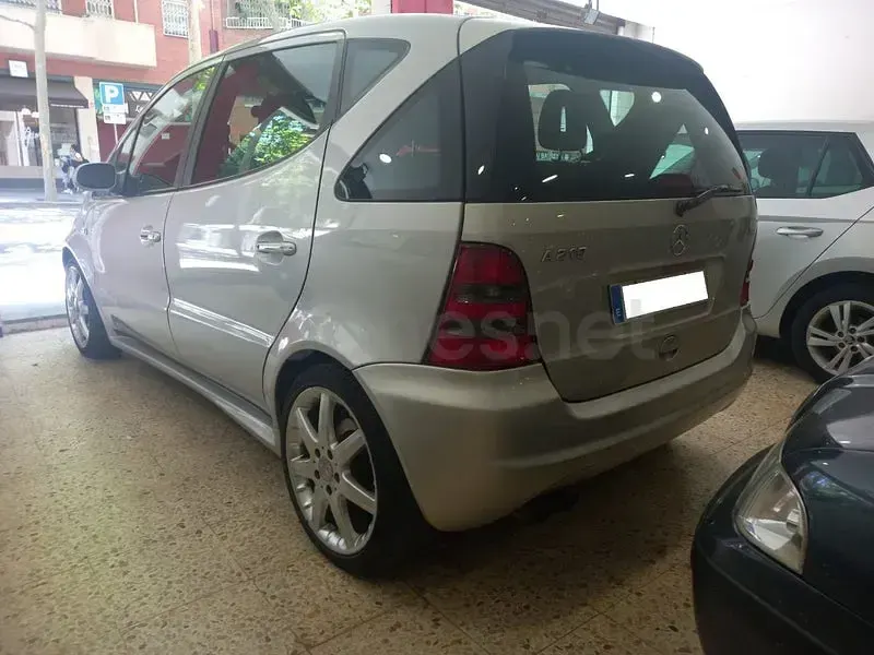 Usado Mercedes A210 140 CV (102 kW) 2003 Gris / plata Utilitario