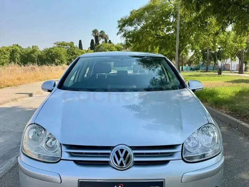 Usado VW Golf IV Highline 115 CV (84 kW) 2005 Gris / plata Berlina