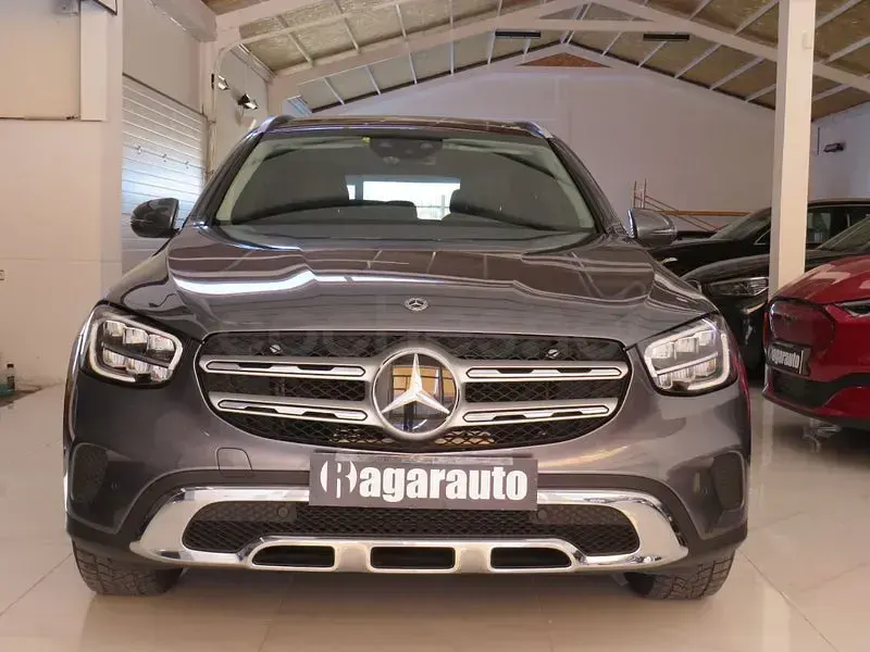 Usado Mercedes GLC300e 320 CV (235 kW) 2021 Gris / plata SUV