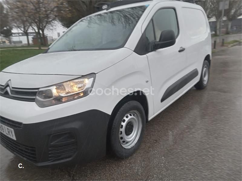 Usado Citroën Berlingo Live 102 CV (75 kW) 2021 Blanco Monovolumen