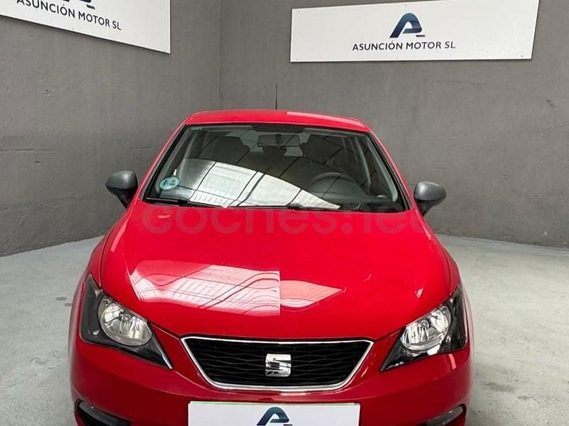Usado Seat Ibiza Reference 70 CV (51 kW) 2014 Rojo Berlina