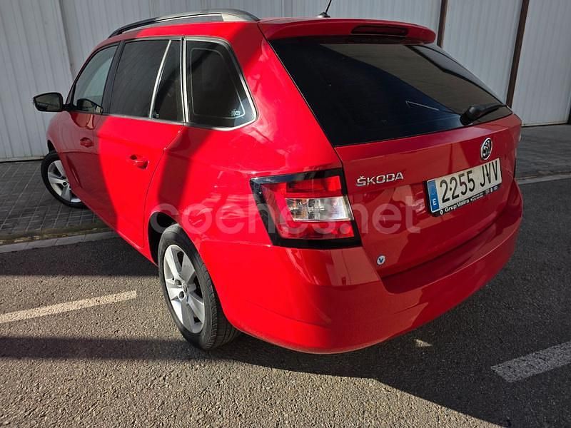 Usado Skoda Fabia Active 75 CV (55 kW) 2017 Rojo Familiar