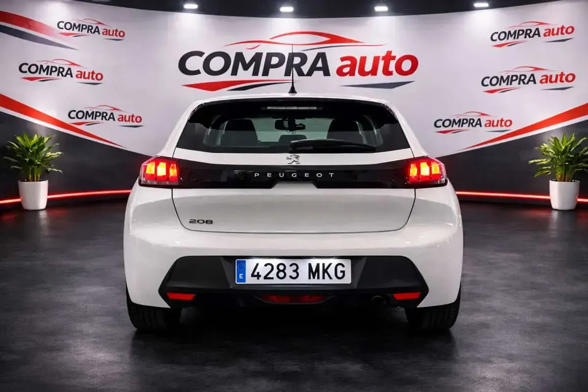 Usado Peugeot 208 Active 102 CV (75 kW) 2023 Blanco Utilitario