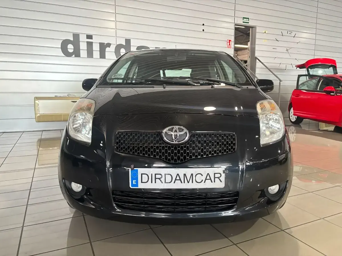 Usado Toyota Yaris Sol 90 CV (66 kW) 2008 Negro Utilitario