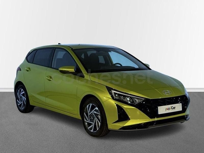 Usado Hyundai i20 100 CV (73 kW) 2024 Amarillo Berlina