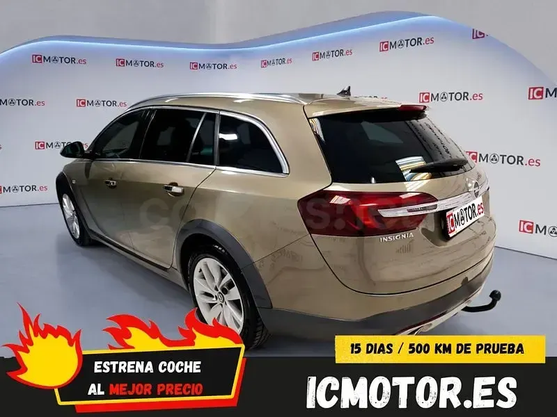 Usado Opel Insignia Country Tourer 170 CV (125 kW) 2014 Verde Familiar
