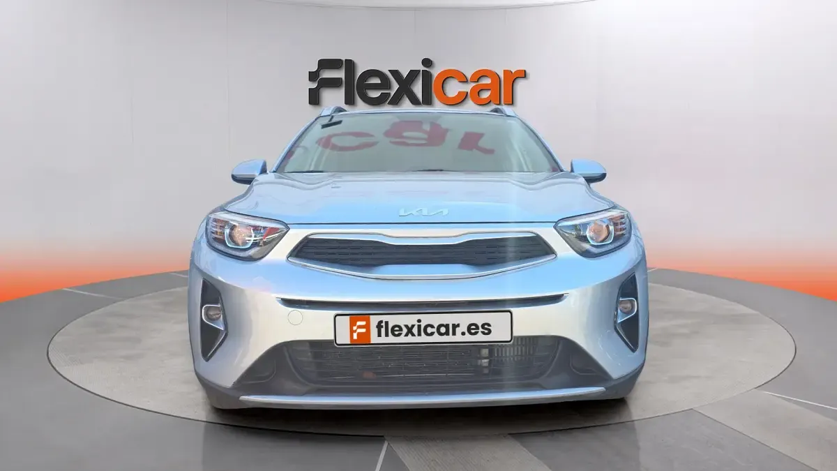 Usado Kia Stonic 101 CV (74 kW) 2022 Gris SUV