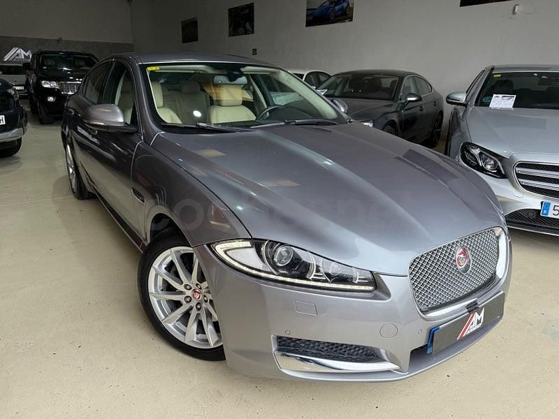 Usado Jaguar XF Luxury 200 CV (147 kW) 2014 Gris / plata Berlina