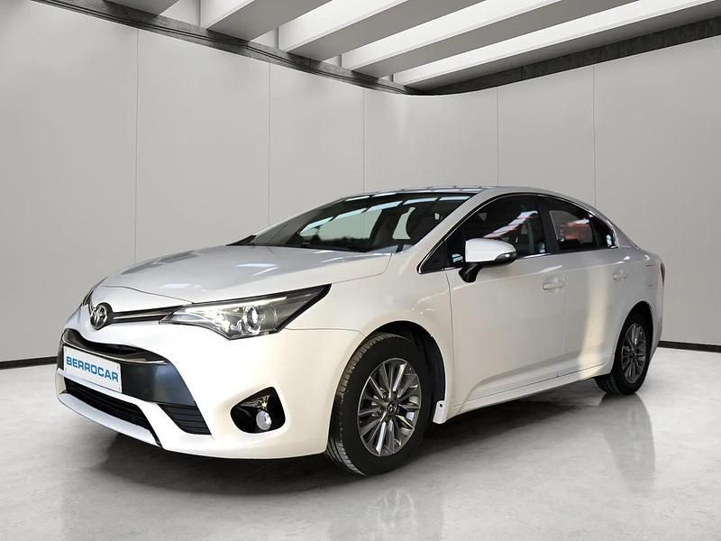 Usado Toyota Avensis Advance 112 CV (82 kW) 2016 Blanco Berlina