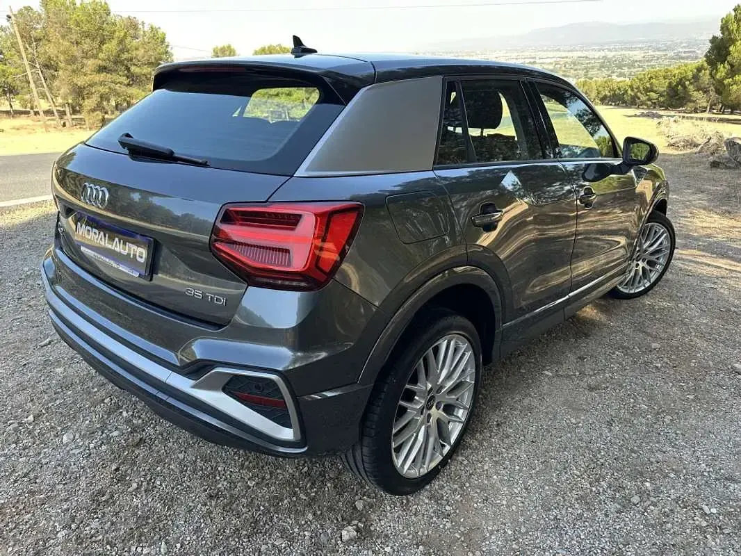 Usado Audi Q2 S-Line 150 CV (110 kW) 2022 Gris SUV