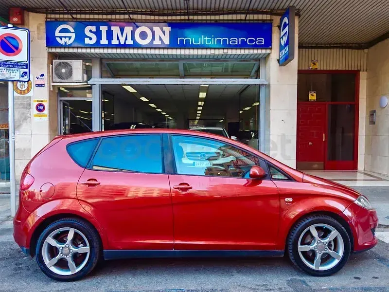 Usado Seat Altea Sport 140 CV (102 kW) 2006 Granate Monovolumen