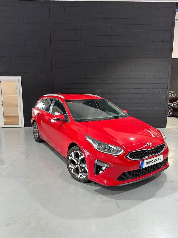 Usado Kia Ceed 120 CV (88 kW) 2019 Rojo Utilitario