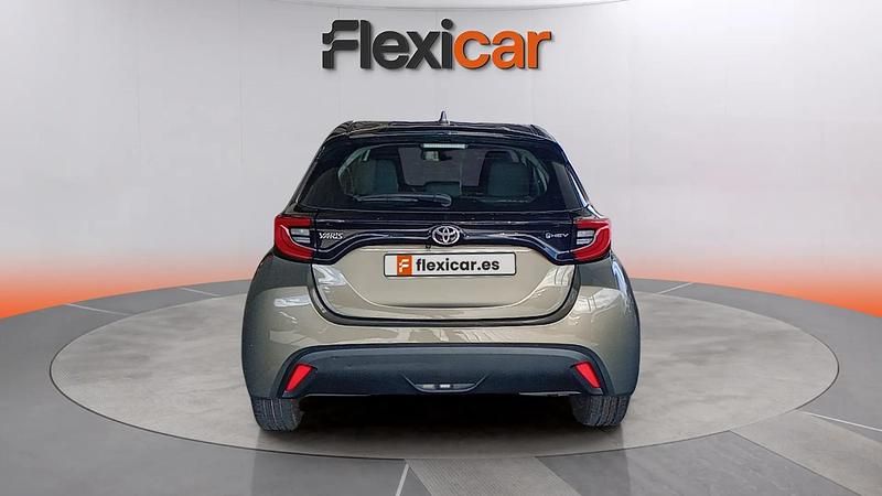 Usado Toyota Yaris Hybrid Active 116 CV (85 kW) 2024 Gris Berlina