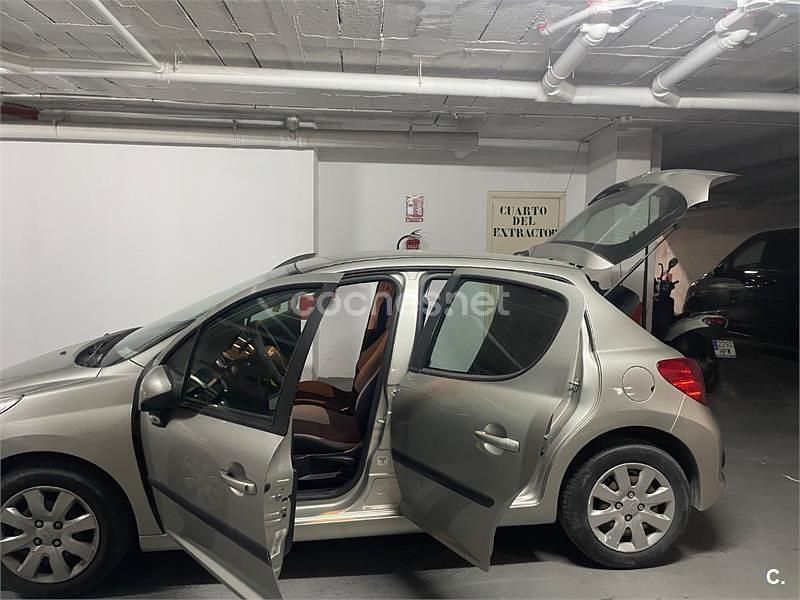 Usado Peugeot 207 75 CV (55 kW) 2008 Beige Berlina