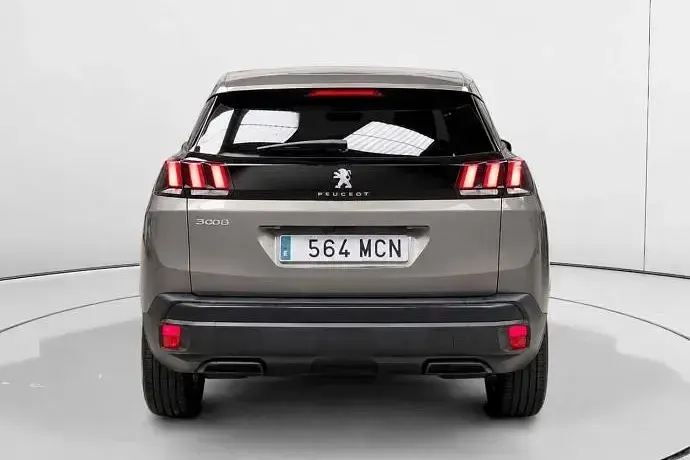 Usado Peugeot 3008 Active 131 CV (96 kW) 2022 Gris SUV