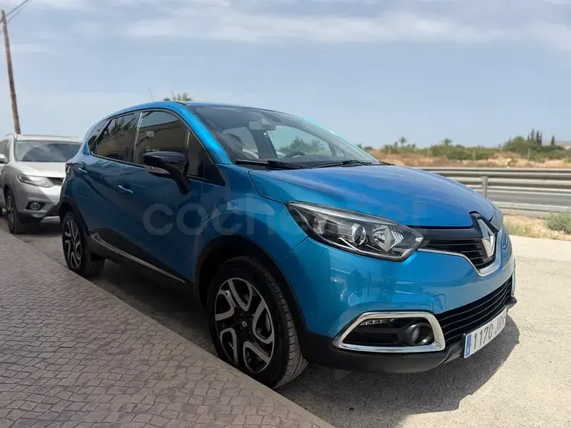 Usado Renault Captur Zen 90 CV (66 kW) 2016 Azul SUV