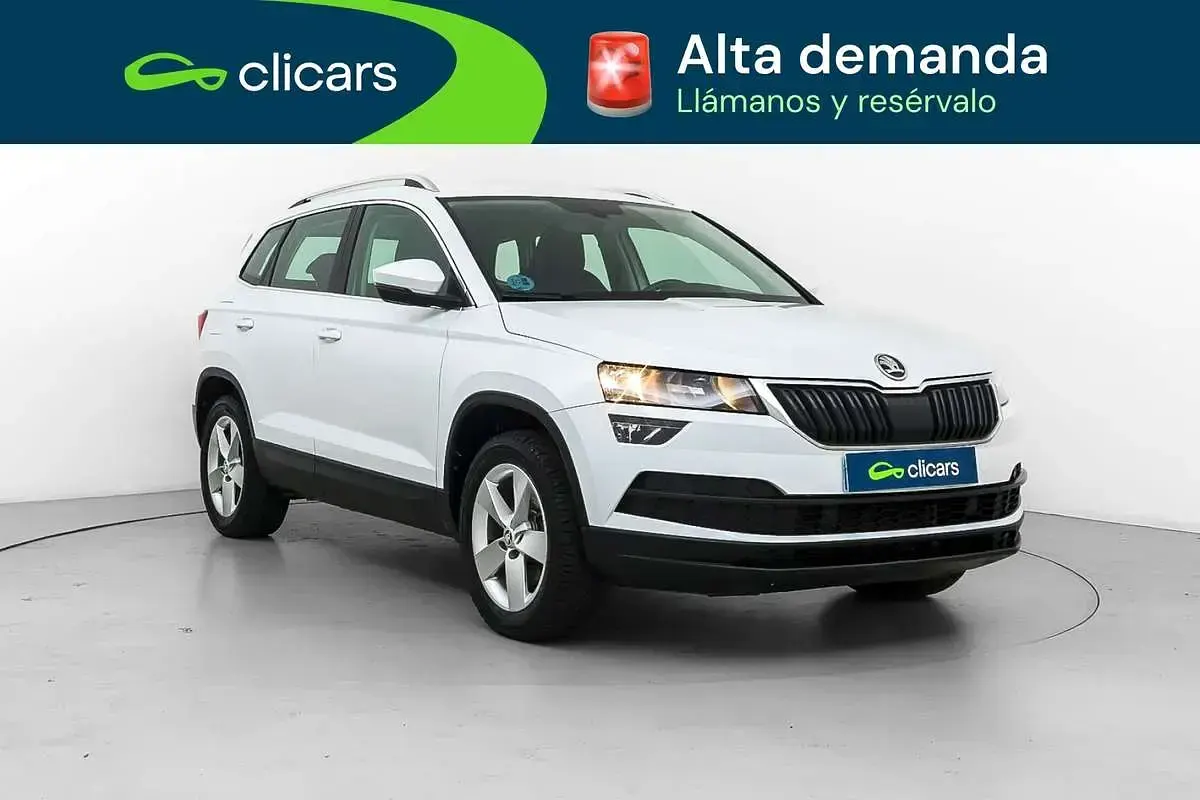 Usado Skoda Karoq Ambition 150 CV (110 kW) 2022 Blanco SUV