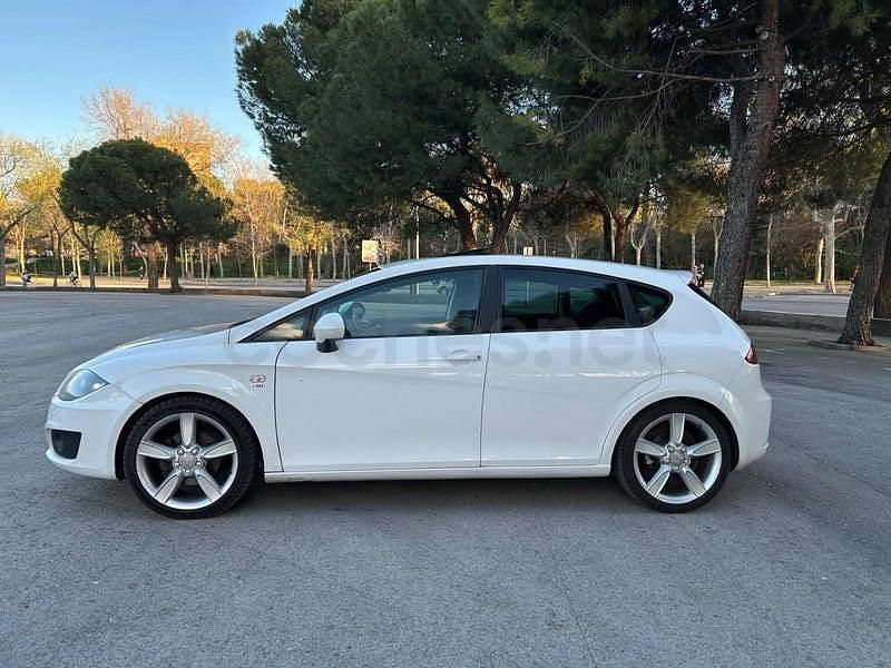 Usado Seat Leon Sport 160 CV (117 kW) 2009 Blanco Utilitario