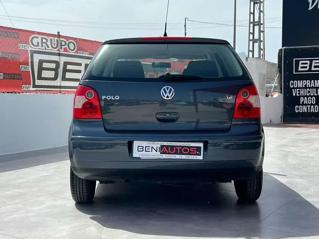 Usado VW Polo Conceptline 54 CV (39 kW) 2003 Gris Utilitario