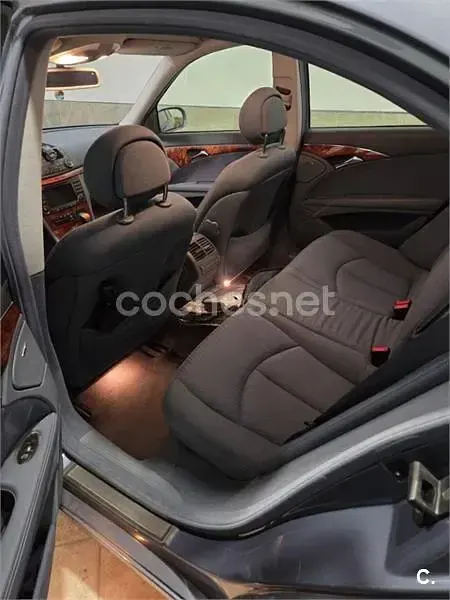 Usado Mercedes E320 Elegance 204 CV (150 kW) 2002 Azul Familiar