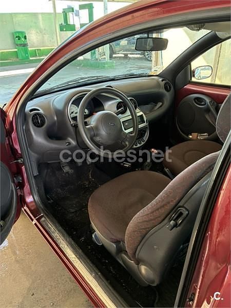 Usado Ford Ka 60 CV (44 kW) 2002 Granate Utilitario