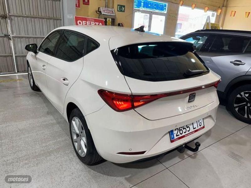 Usado Seat Leon Style 116 CV (85 kW) 2021 Blanco Berlina