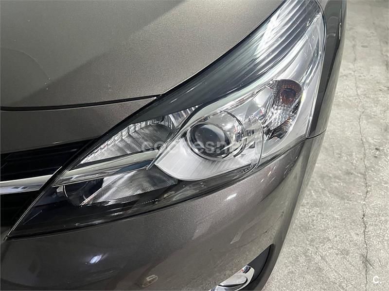 Usado Toyota Verso Advance 112 CV (82 kW) 2016 Gris / plata Monovolumen