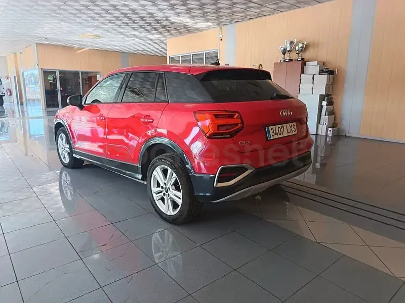 Usado Audi Q2 Advanced Plus 116 CV (85 kW) 2022 Rojo SUV