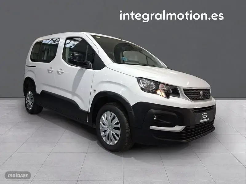 Używany Peugeot Rifter 102 KM (75 kW) 2022 Biały Minivan