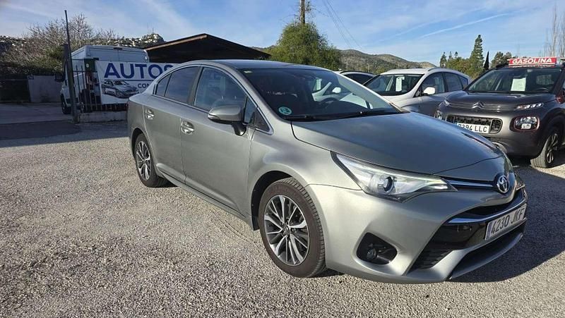Usado Toyota Avensis Advance 143 CV (105 kW) 2015 Beige Berlina