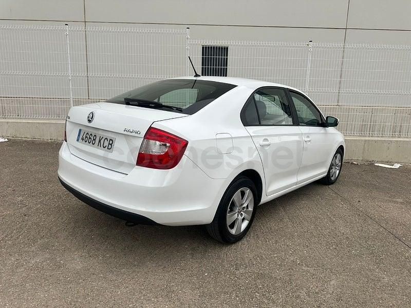 Usado Skoda Rapid Style 116 CV (85 kW) 2018 Blanco Utilitario