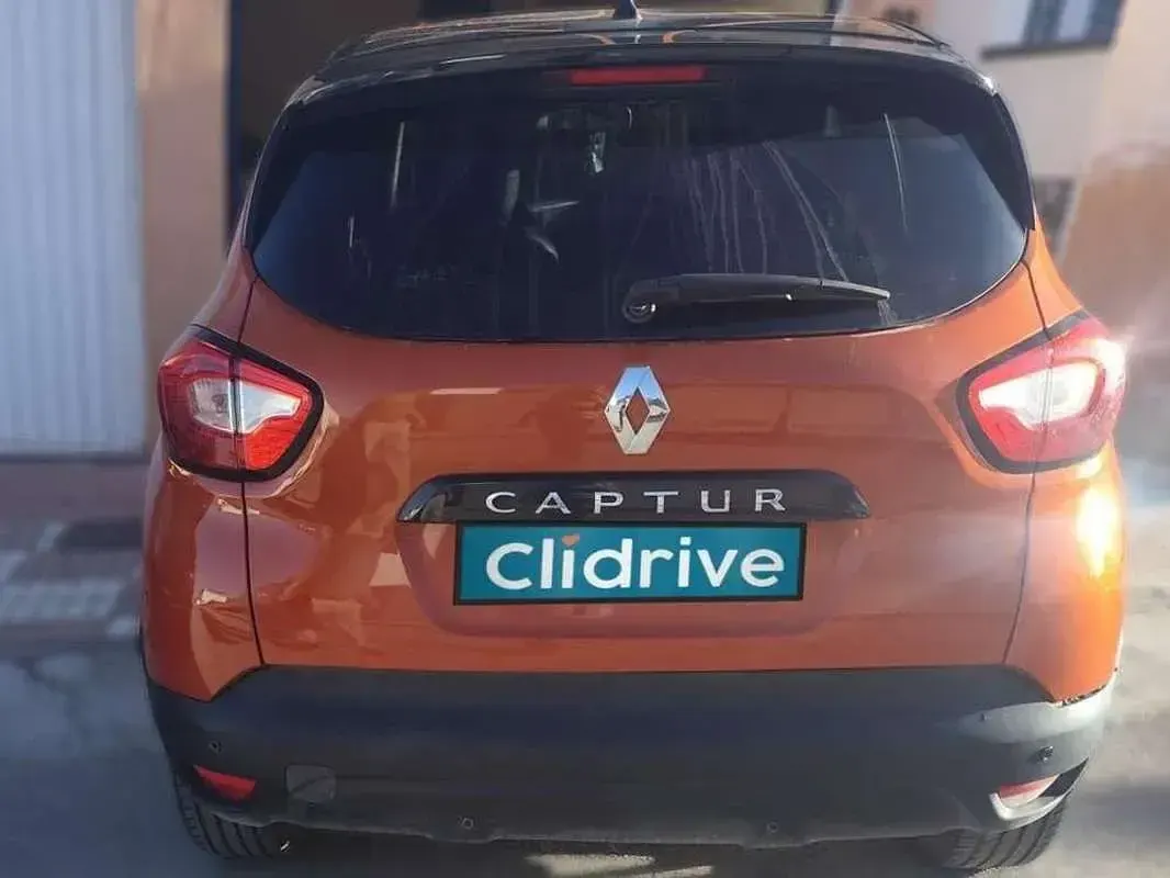 Usado Renault Captur Zen 90 CV (66 kW) 2014 Naranja SUV