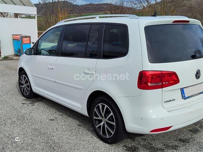 Usado VW Touran Advance 105 CV (77 kW) 2014 Blanco Monovolumen