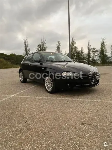 Usado Alfa Romeo 147 Distinctive 120 CV (88 kW) 2010 Negro Utilitario