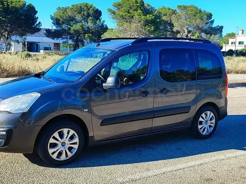 Usado Citroën Berlingo Feel 110 CV (80 kW) 2016 Marrón Monovolumen